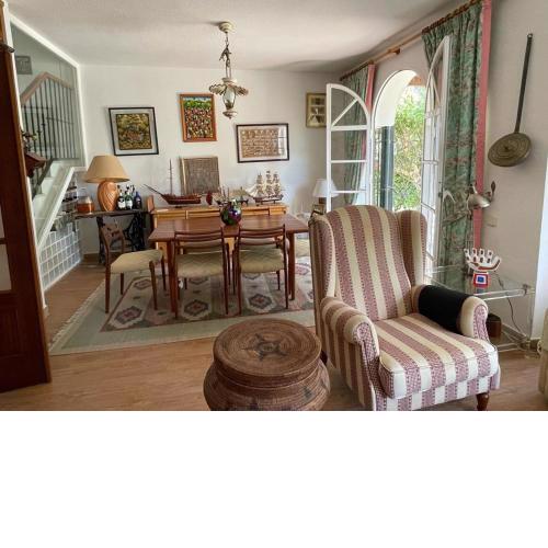 Spacious house with private pool next to Golf Club