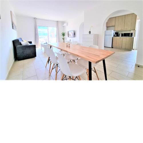 Spacious Lightflooded 2BR Apt / Near Center & Harbour