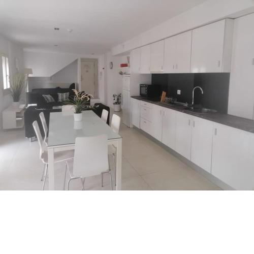 Spacious Loft / Literally at the Foot Of Alhambra
