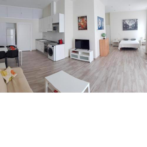 Spacious studio apartment in Cabanyal