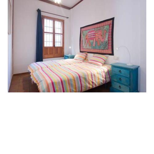 Spacious Sunny and Quiet Albayzin Apartment