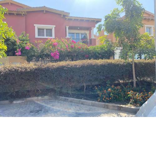 Spacious villa in golden square