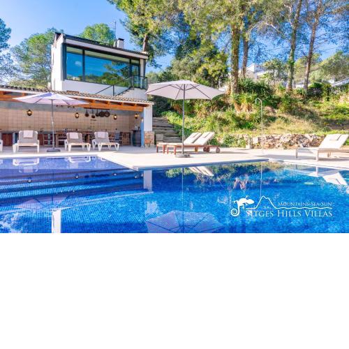 Spacious Villa Santa Fe - private pool, big garden and A/C close to Sitges