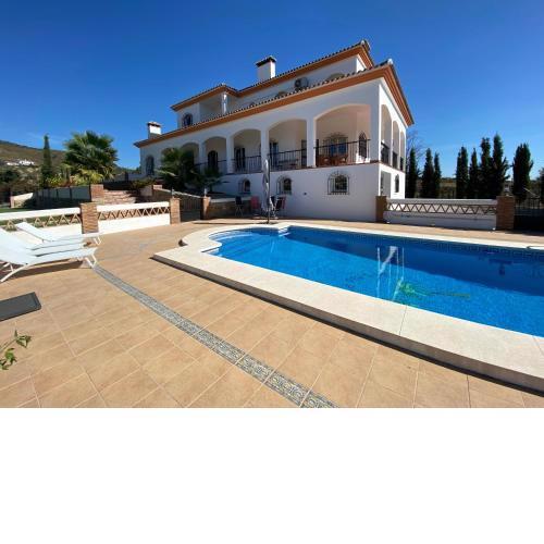 Spacious Villa with Exceptional Views in Malaga
