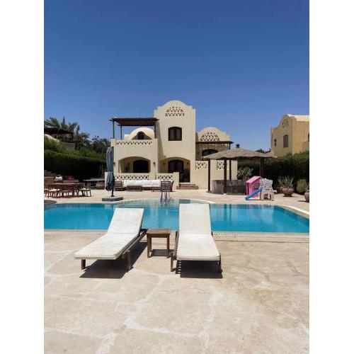 Spacious Villa with private pool-Gouna