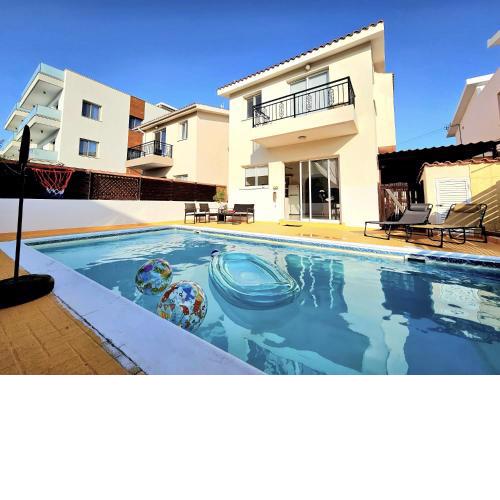 Spacious Villa with Private Pool