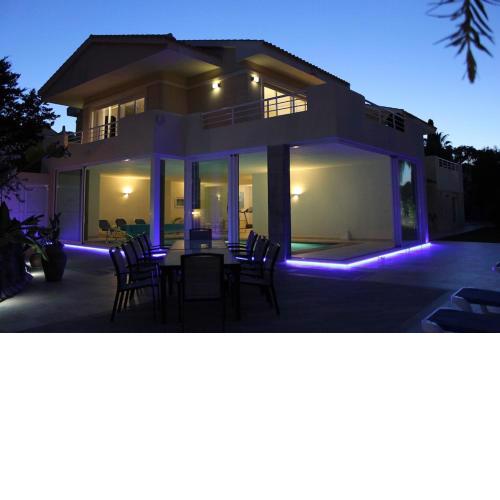 Spectacular Contemporary Villa With Private Pool & Sea Views In The Centre Of La