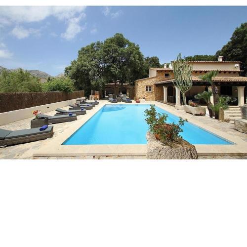 Spectacular newly renovated villa in Pollensa by Renthousing