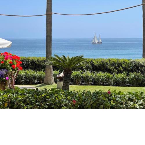 Spectacular views at beachfront townhouse RDR318