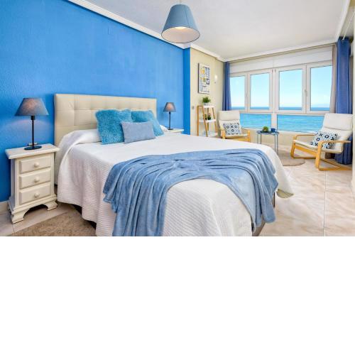 SPECTACULAR VIEWS PENTHOUSE IN 1ST LINE BEACH