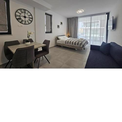 STAY Makcenzie Beach Luxurious Studio