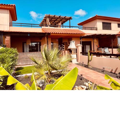 Stillvolle Villa mit Terrasse, Garten und Grill