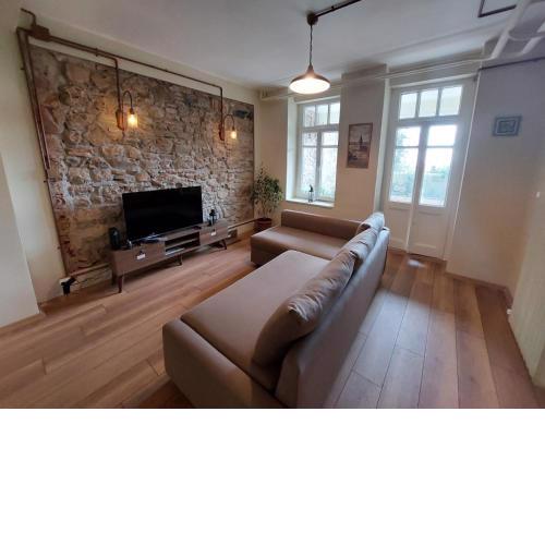 Stone Garden Apartment in the Heart of the City