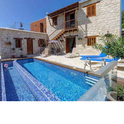 Stonehouse with private swimming pool