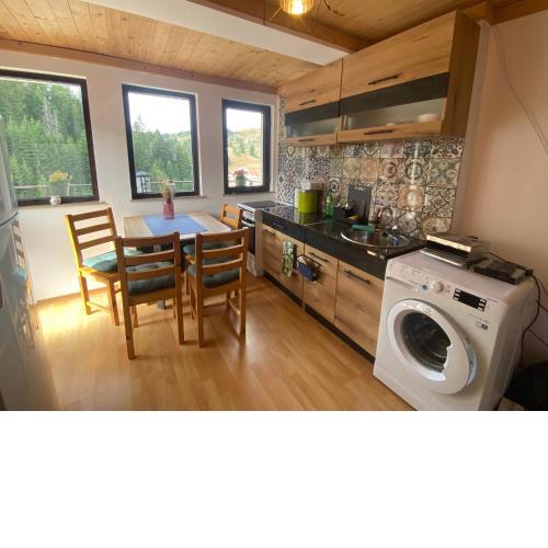 Stoykite Escape House