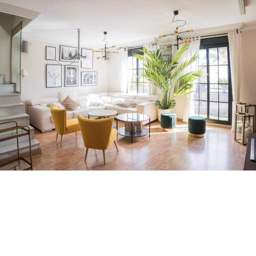 Street Level Apartment. Swimming Pool, Wifi,