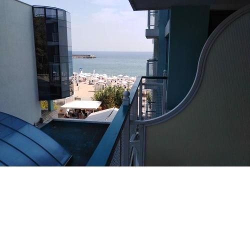 Studio Berlin golden beach