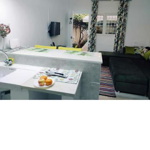 Studio, Cité la GAZELLE ,pas Jafar, quartier calme 10 min de l'aéroport près du Technopark