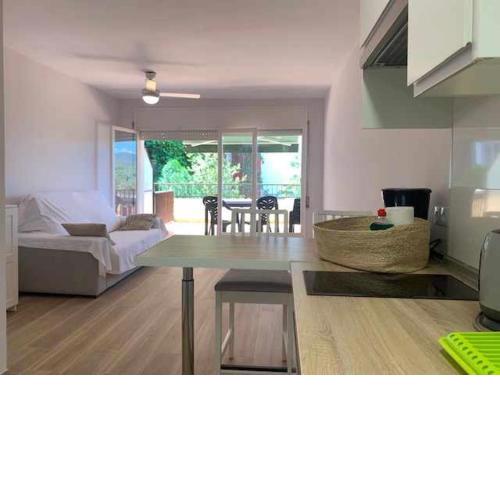 Studio de un solo ambiente con Terraza y piscina y