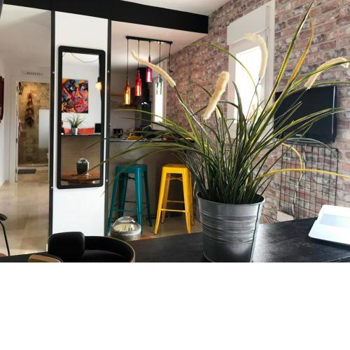 Studio "MOSAICO" WITH PARKING, AIR CONDITIONER, POOL, FIBRE OPTIC 600mb INCLUDED