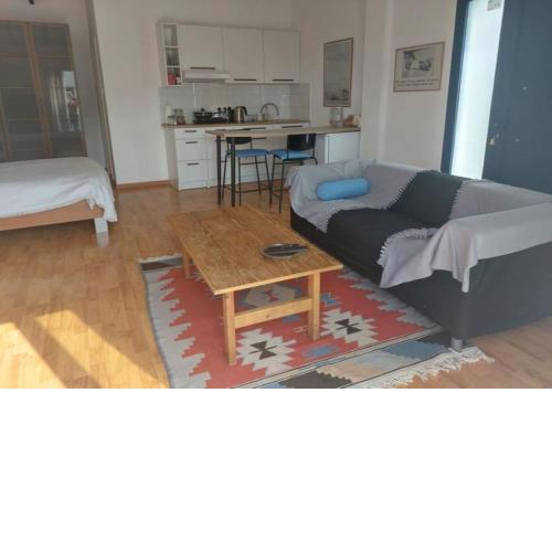 Studio Room Ensuite by the Beach, Entire Independent Unit