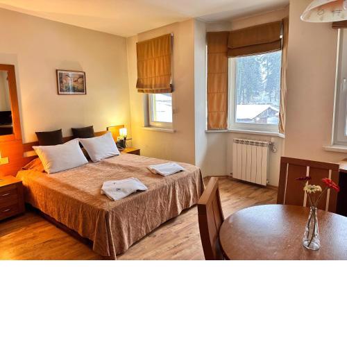 Studio Royal Plaza sleeps 4 Prime location, distance to ski lift - 50M