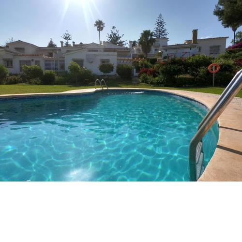 Studio with access to the garden. Open pool. Beach very close. Wifi & Netflix FREE