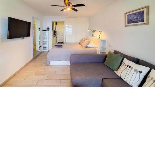 Studio with balcony and sea view