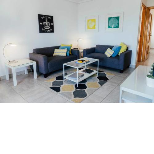Stunning 2 bedroom apartment with Pool View