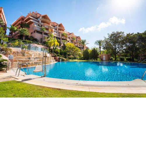Stunning 2Bedroom Apartment in Magna Marbella, with 3 Swimming Pools,Wifi