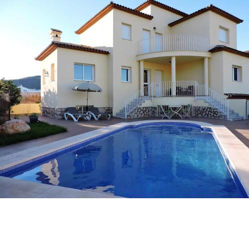 Stunning 3-Bed House in Pego