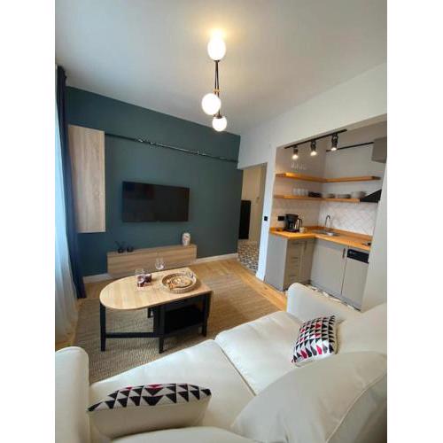 Stunning Apartment Near Metro
