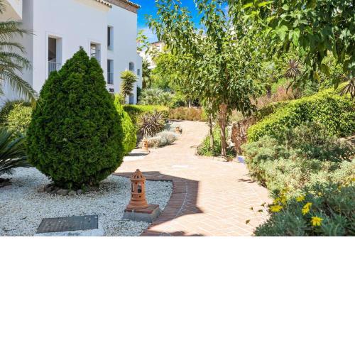 Stunning Benahavis Golf Apartment La Torre M11