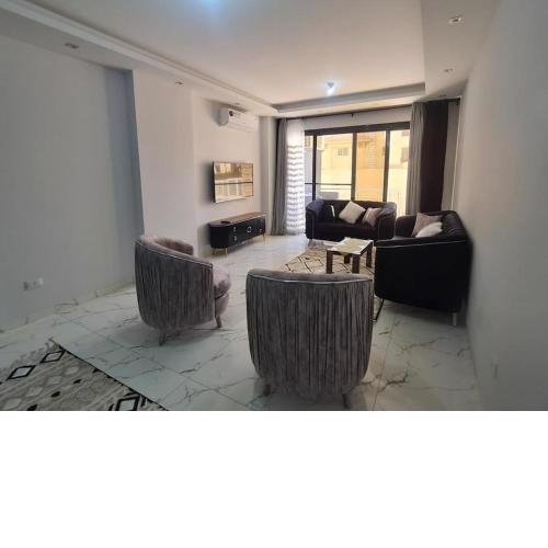 Stunning City Stay in 3 bedroom in Midtown Compound Auc Avenue