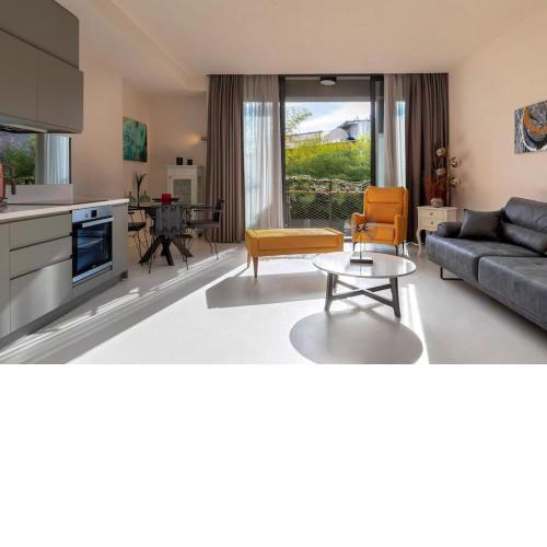 Stunning Duplex Flat with a Garden & Winter Patio