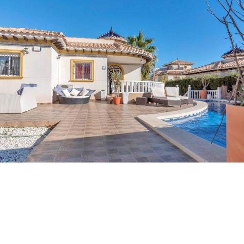Stunning five bedroom Villa with fabulous swimming pool.
