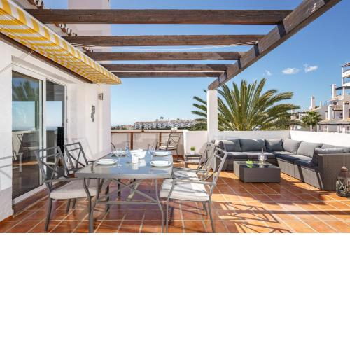 Stunning flat with terrace and pool Ref 71