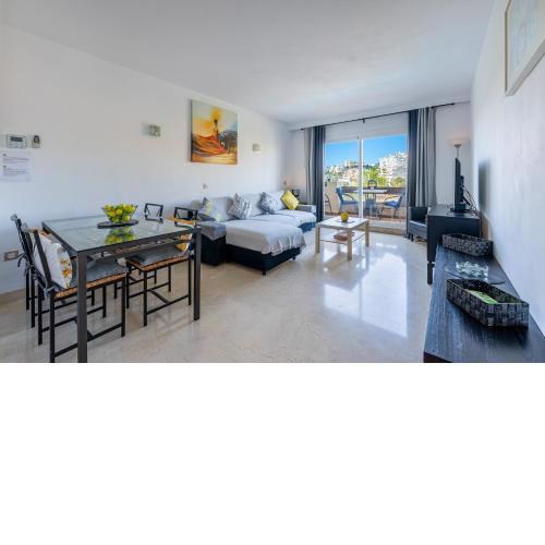 Stunning Golf View Apt, Miraflores Golf