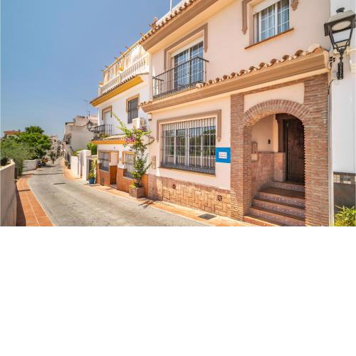 Stunning Home In Marbella With Wifi