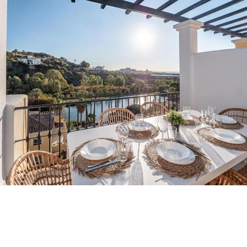 Stunning Lake and Seaviews rooftop in design 3BR La Quinta