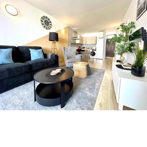 Stunning lovely flat with Pool and strong Wi-Fi, 31