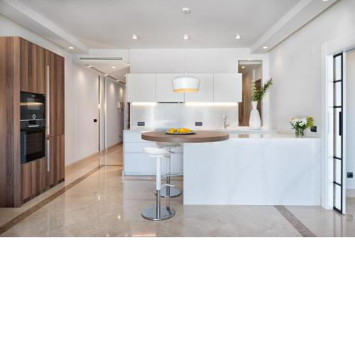 Stunning Modern Apt Frontline beach - RDR206