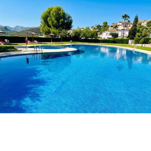 Stunning mountain views! Private Villa with fabulous communal pool!