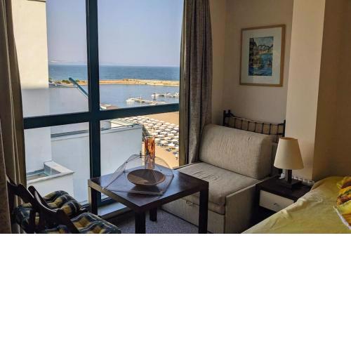 Stunning Private Beachfront Studio with Pool Access
