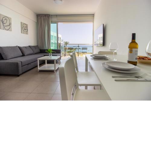 Stunning Sea-Views Apt, Protaras