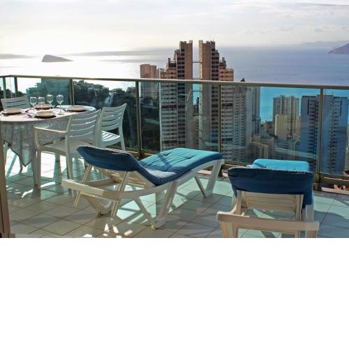 Stunning sea views from a 2-bedroom apartment on the 26th floor