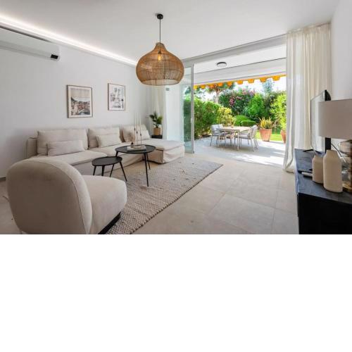 Stunning Sea&Golf views, townhouse garden living