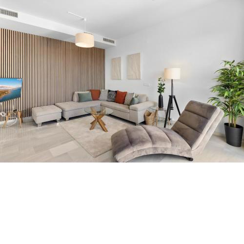 Stunning townhouse with pool, gym and seaviews Ref 162