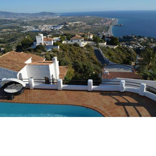 Stunning Villa with beautiful views and private pool