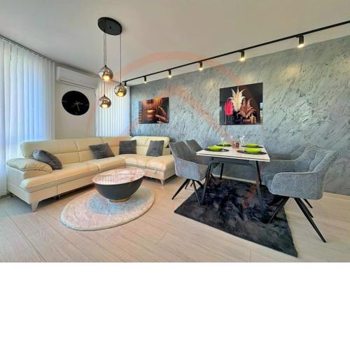 Stylish 1BR with Luxe Amenities